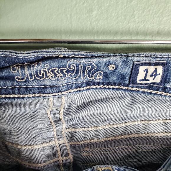 Miss Me Girl's Big Border Flap Pocket Embroidered Bling Bermuda Shorts Size 14 - Picture 4 of 10